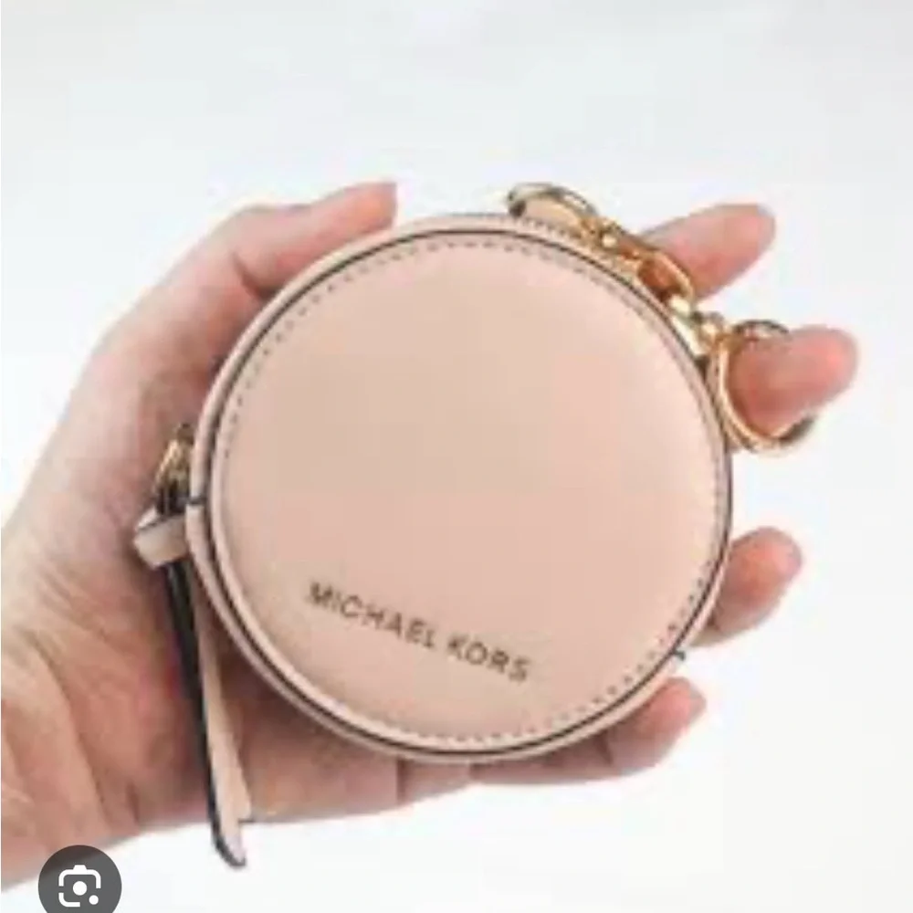 Michael Kors Pale Pink Round Leather Coin Case with Gold Hardware - Picture 1 of 4